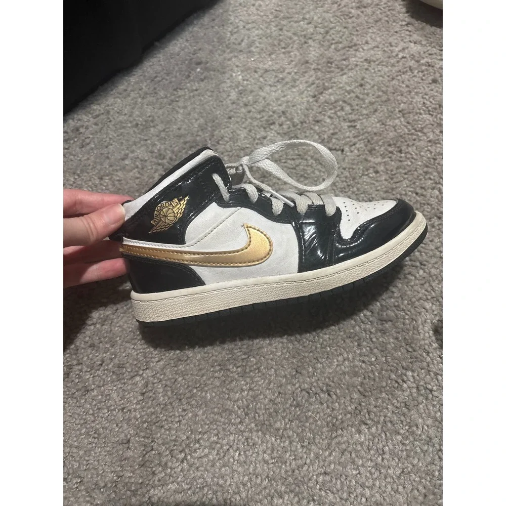 Nike Kids Air Jordan 1 Mid SE Toddler Shoes Size 13.5 Black Gold‎ White Sneakers